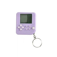 llavero mini consola de juegos retro morado con pantalla y botones direccionales para gamers
