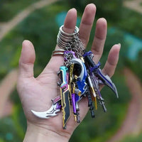 Llaveros gamer de espadas y armas coloridas en mano, accesorios originales para fans de videojuegos
