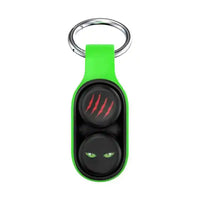 Llavero clicker verde con botones negros decorados con garras rojas y ojos verdes, diseño gamer