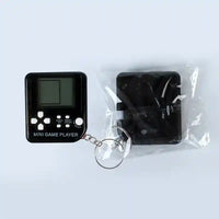 Llaveros SHX mini consola retro negra con llavero metálico, diseño gamer vintage y botones blancos