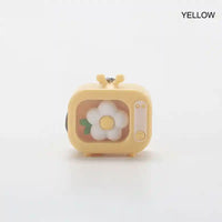 Llavero kawaii SHX en forma de televisión amarilla con flor blanca, diseño original y creativo