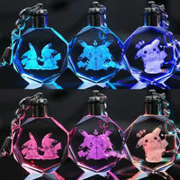 Llaveros SHX con llaveros de cristal grabados con diseños de Pikachu en colores azul y rosa, estilo gamer y kawaii