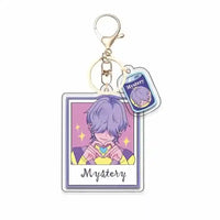 Llavero anime con personaje de cabello violeta, fondo rosa y texto Mystery, accesorio creativo y único