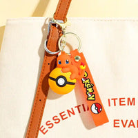 Pokémon-Schlüsselanhänger auf Pokéball