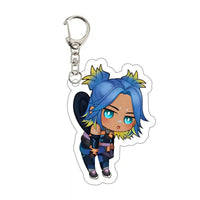 Llavero gamer con personaje anime de cabello azul y ojos celestes, estilo chibi.